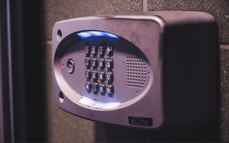 Visual comparison chart showing the difference between passive alarm vs active alarm systems. The left side illustrates a passive alarm activating automatically when a car door locks, while the right side shows an active alarm requiring manual user input through a keypad or app. Arrows and icons highlight the key distinction: automatic vs manual activation.